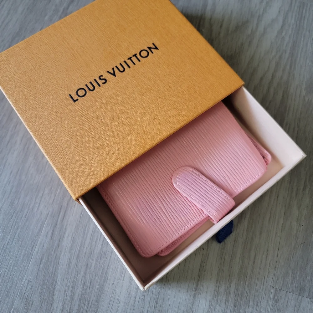 🛍Final Price🛍 Authentic Louis Vuitton Epi Wallet With Box